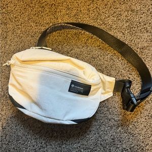 Lululemon clean lines belt bag 2L